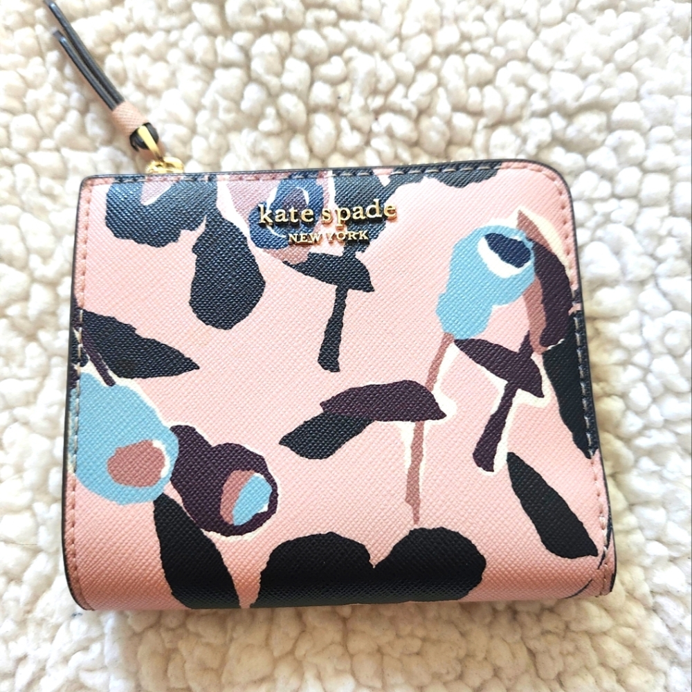 NWOT -- Never Uses Kate Spade wallet